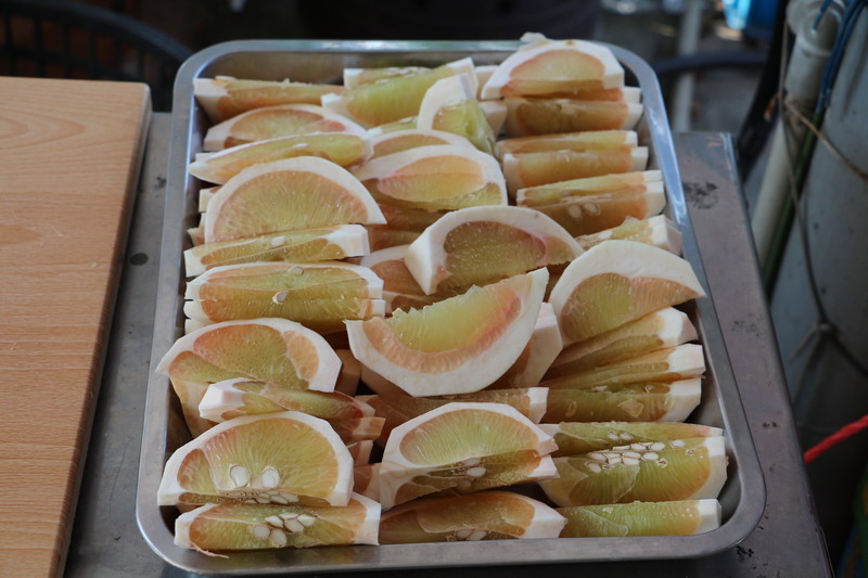 陳其生西施柚觀光果園-切好的柚子