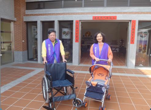 鹿港北區旅遊服務中心推動優質友善服務，享免費無限上網並貼心提供遊客借用嬰幼兒手推車及輪椅