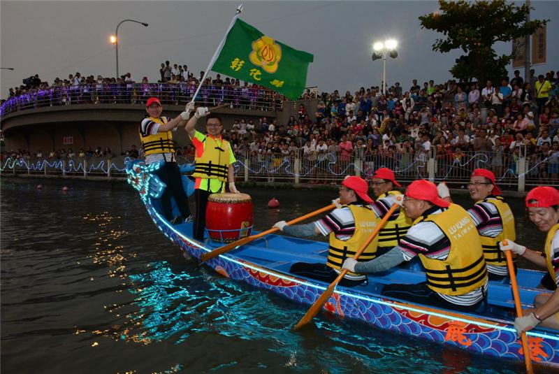 首次夜間划龍舟點亮福鹿溪