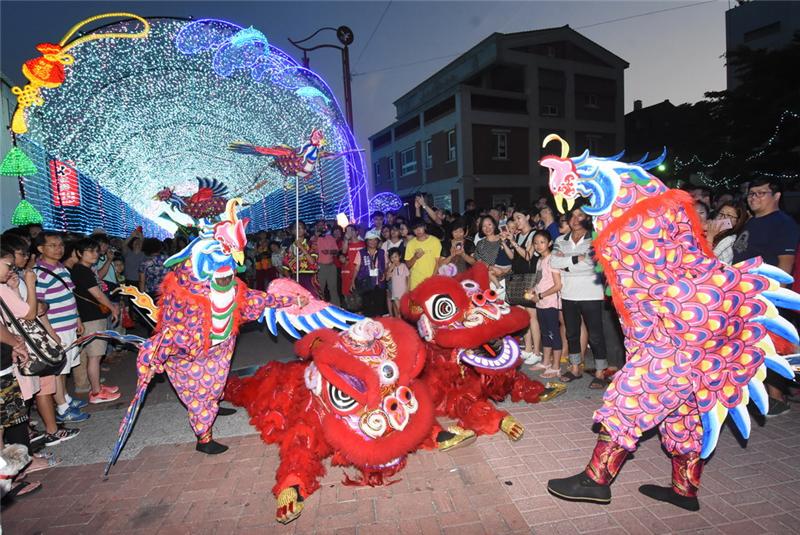 鹿港慶端陽夜間踩街嘉年華登場