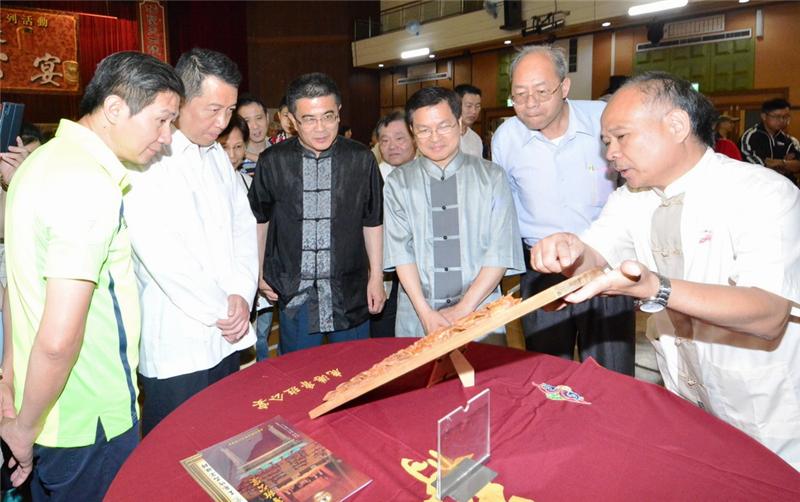 鹿港魯班公宴，108桌工藝品「看桌」循古禮宴祖師。