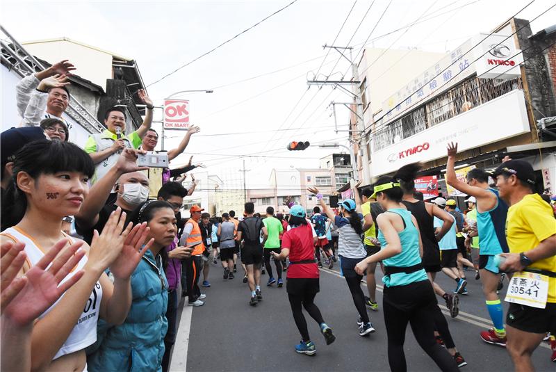 彰化馬拉松月第二場登場 戀戀二水跑水馬拉松開跑-魏縣長向跑友致意