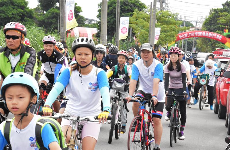 彰化埤頭稻香鐵道自行車節登場 千人體驗埤頭稻香田園風光