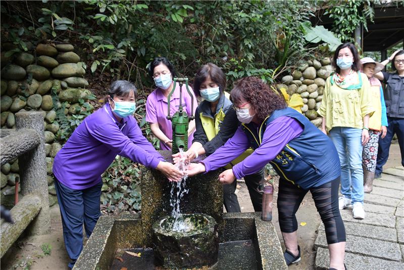 「挑水古道」賞桐花 走出戶外登山健身