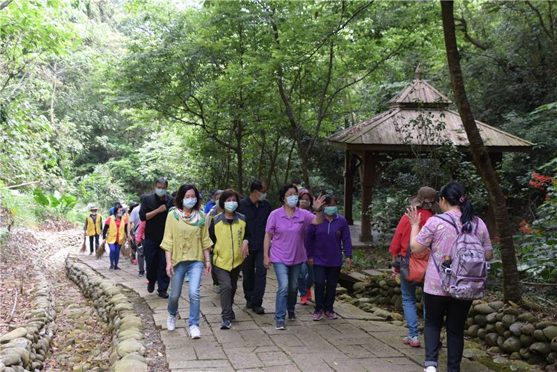 「挑水古道」賞桐花 走出戶外登山健身