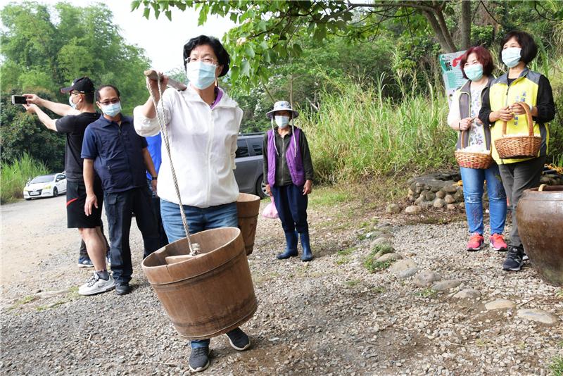 「挑水古道」賞桐花 走出戶外登山健身