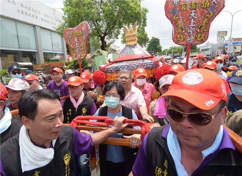 12年來最快 大甲鎮瀾宮庚子年媽祖繞境進香活動抵彰化 縣長王惠美接駕祈求國泰民安風調雨順 疫情結束經濟振興