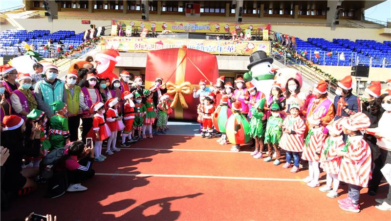 愛你愛我愛半線 童心轉動新世界 彰化縣幼兒園親子運動嘉年華在體育場熱鬧展開