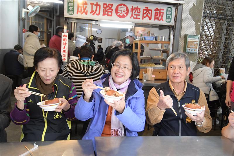 縣長品嘗彰化美食爌肉飯