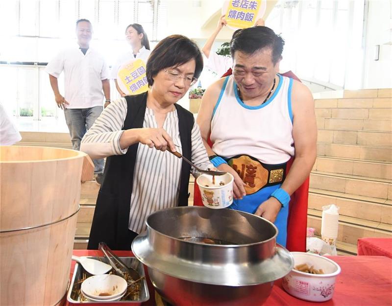 爌肉飯節-縣長現做爌肉飯