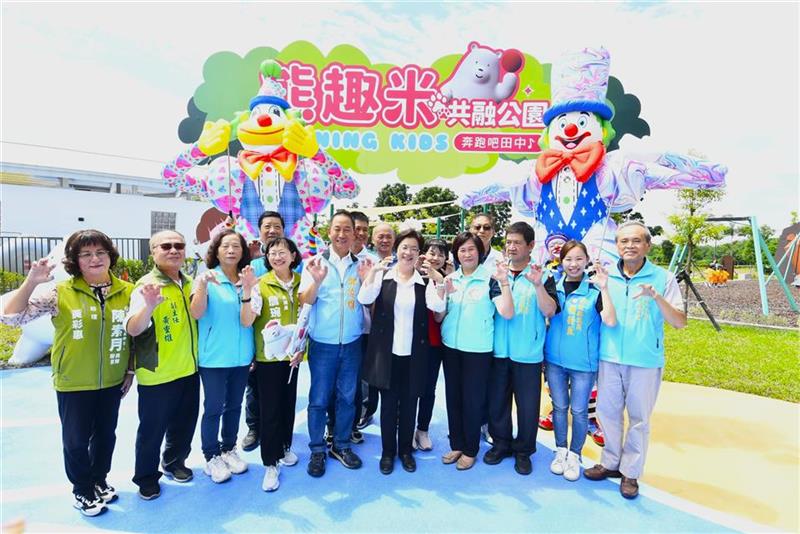 03剪綵合照