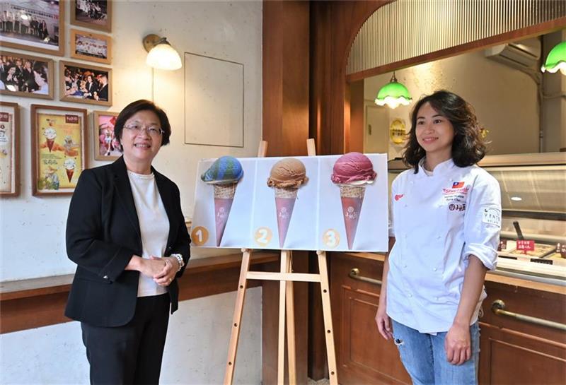 王縣長參訪鹿港「山風藍義式冰淇淋」 祝賀「烏龍茶之光」獲得世界冠軍