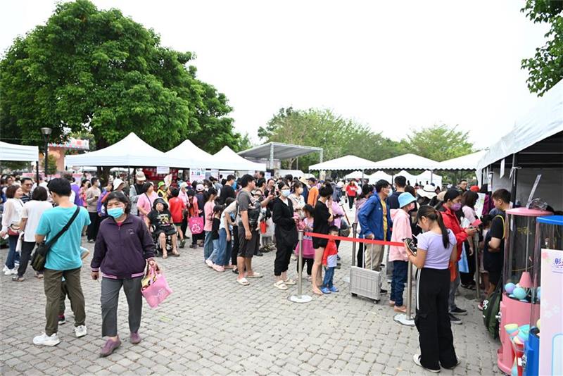 2026員林蜀葵花季盛大開幕 萬株花卉繽紛綻放