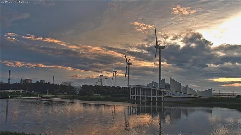 跟著鏡頭君徜徉海風、濕地與夕陽！白色海豚屋4K即時影像帶你感受彰化海岸魅力