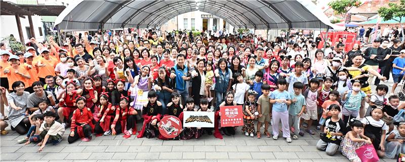 
                                                        2026小鎮光影藝術節 蓋世舞俠爭霸賽 千人齊跳《Kung Fu Fighting》