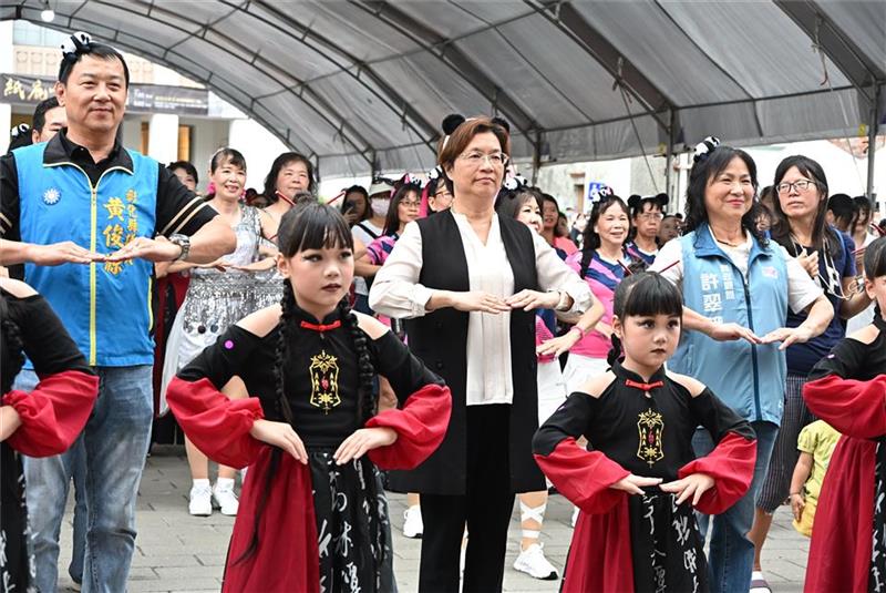2026小鎮光影藝術節 蓋世舞俠爭霸賽 千人齊跳《Kung Fu Fighting》