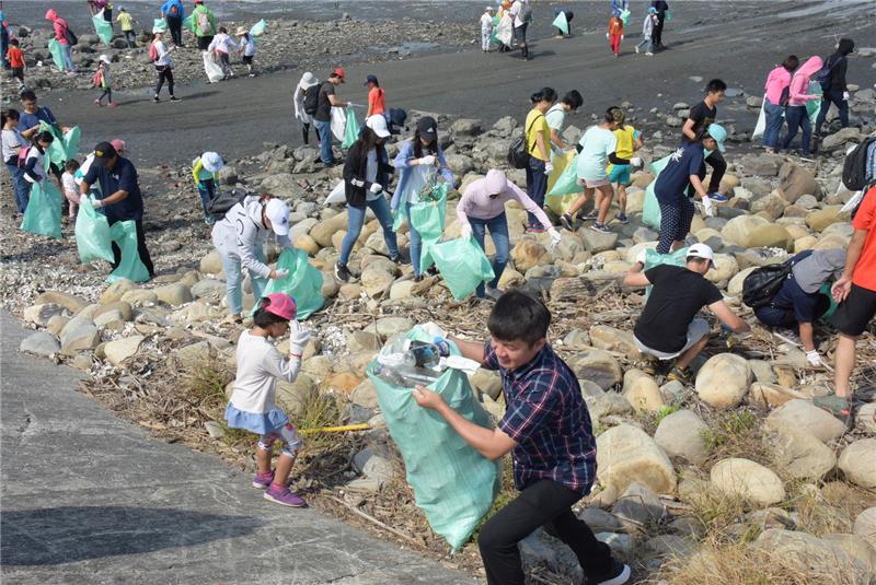 共同海岸清掃