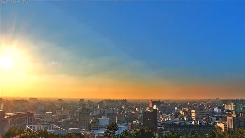 大仏の素晴らしい日の出と彰化の魅力的な夕日! ライブカメラは低速度撮影で彰化の美しさを捉えます