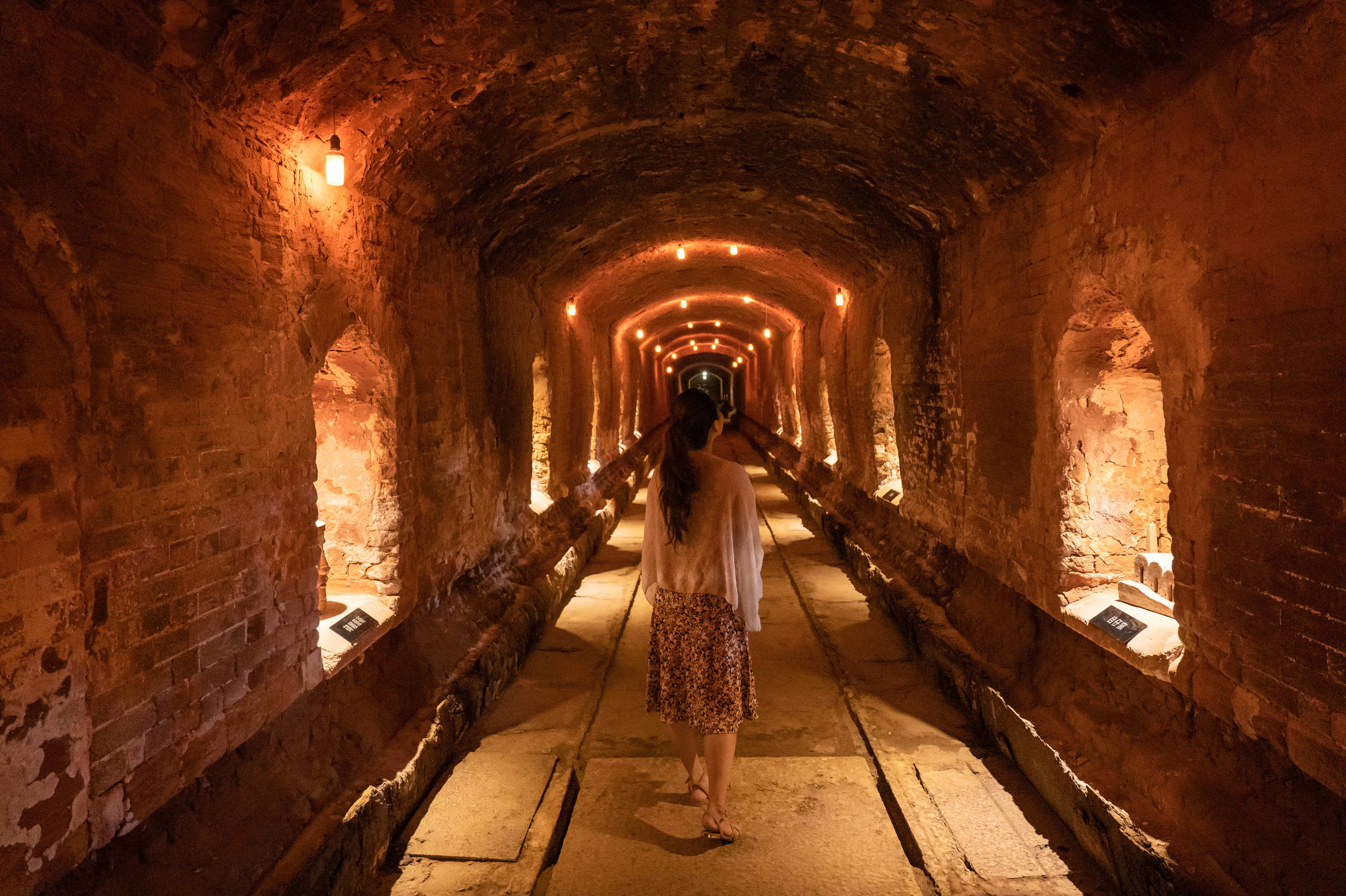 花壇駅：ローカル列車と伝統産業の旅