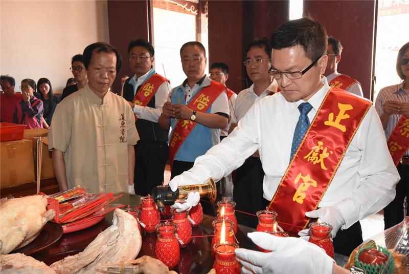 「2016彰化县考生祈福」第四场于和美道东书院举行 　魏县长为学子点灯祈福