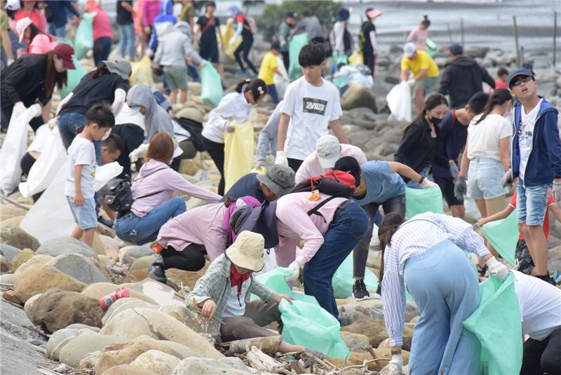 海岸减塑联合净滩 