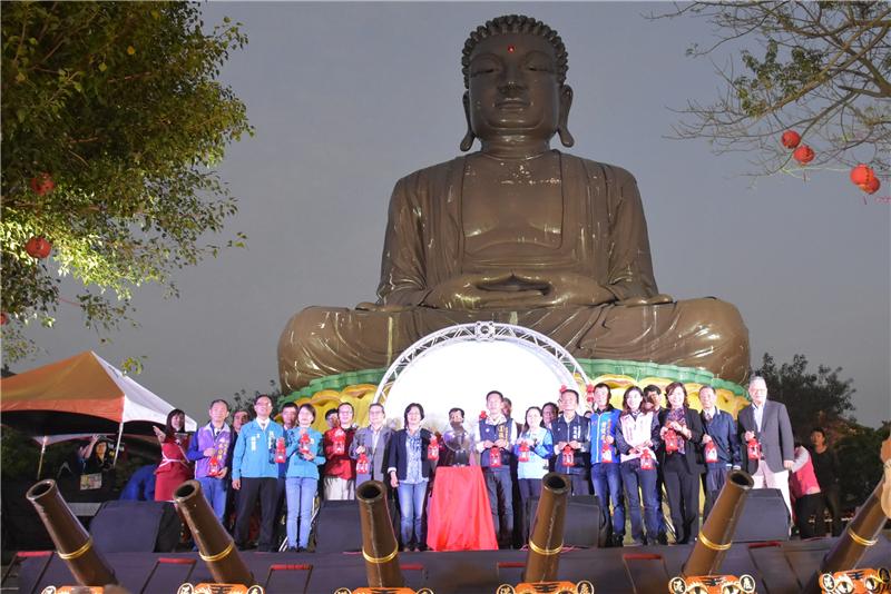 彰化史上南北双灯区 12/22冬至于彰化八卦山率先点灯 50万颗LED灯 让大佛亮起来