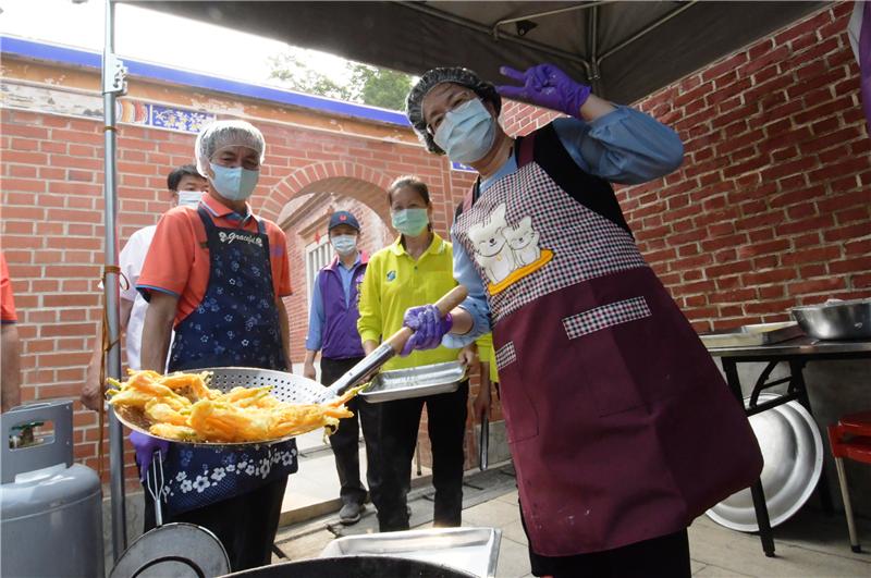 彰化之美 花坛虎山岩金针花海 欢迎来赏花、看古迹