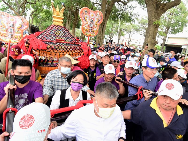 接驾大甲妈抵彰化 祈求国泰民安、风调雨顺、天降甘霖、疫情退散