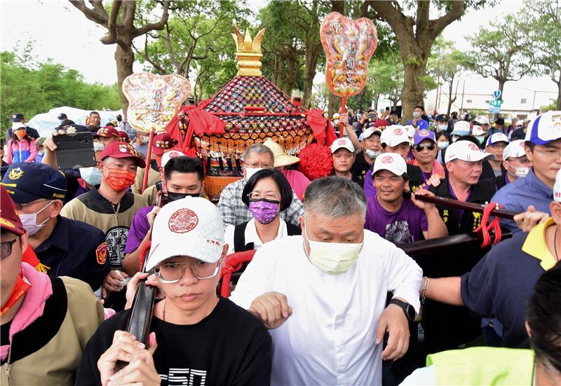  接驾大甲妈抵彰化 祈求国泰民安、风调雨顺、天降甘霖、疫情退散