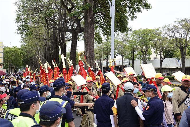  接驾大甲妈抵彰化 祈求国泰民安、风调雨顺、天降甘霖、疫情退散