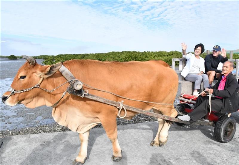 彰化县观光大使伊登带路