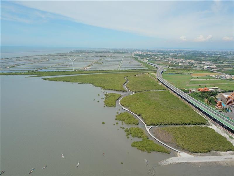 亮点海空步道台61线桥下空间 过年前多一个𨑨迌、乘凉的地方