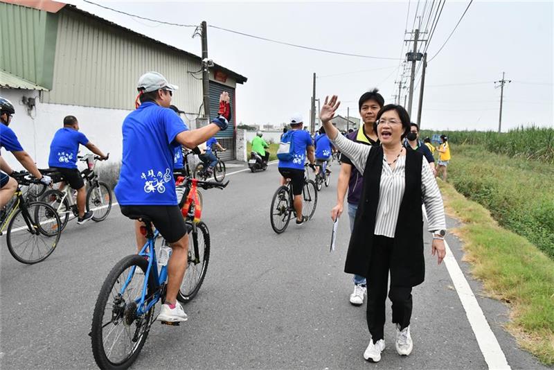 埤头稻香铁道自行车节登场 千人徜徉田野风光