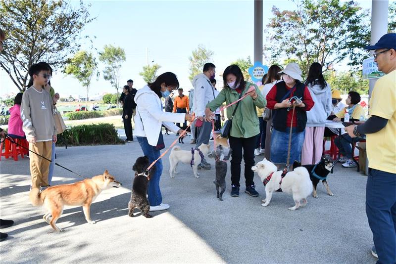 彰化毛小孩有福了！溪湖中央公园宠物园区正式启用