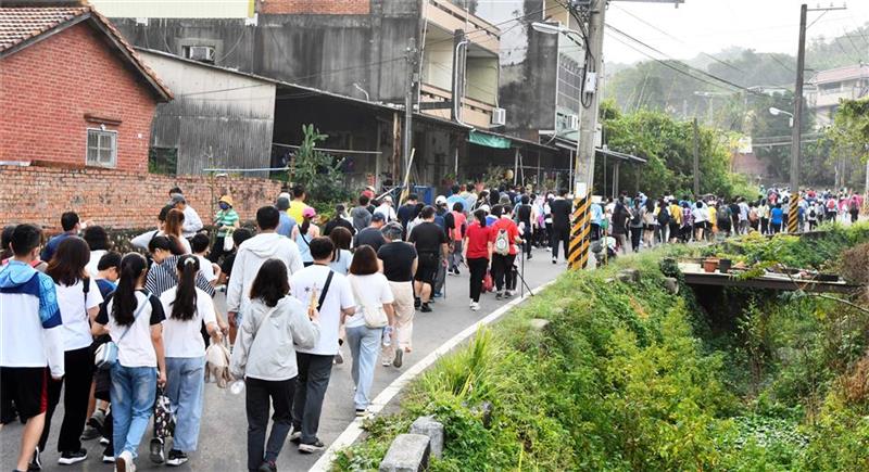 「卦山大纵走 彰化兜兜圈」 完登步道送好礼抽大奖 大岭巷步道千人齐步走