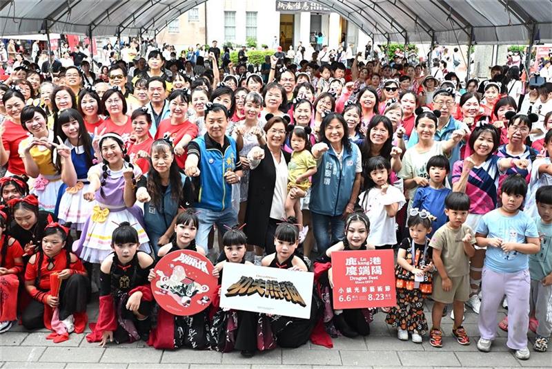 2026小镇光影艺术节 盖世舞侠争霸赛 千人齐跳《Kung Fu Fighting》