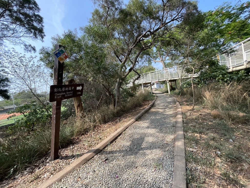 步道可串连至棒球场以及天空步道