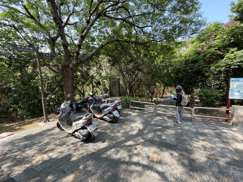 步道终点，八卦山风景区第二停车场（机车、小客车）、诗墙广场