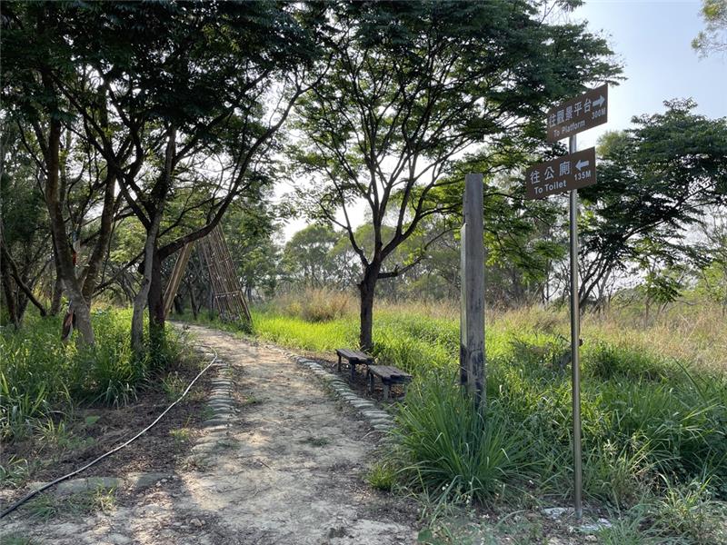 以休闲园区概念规划此步道，运用蜿蜒小山路开辟，为小型步道