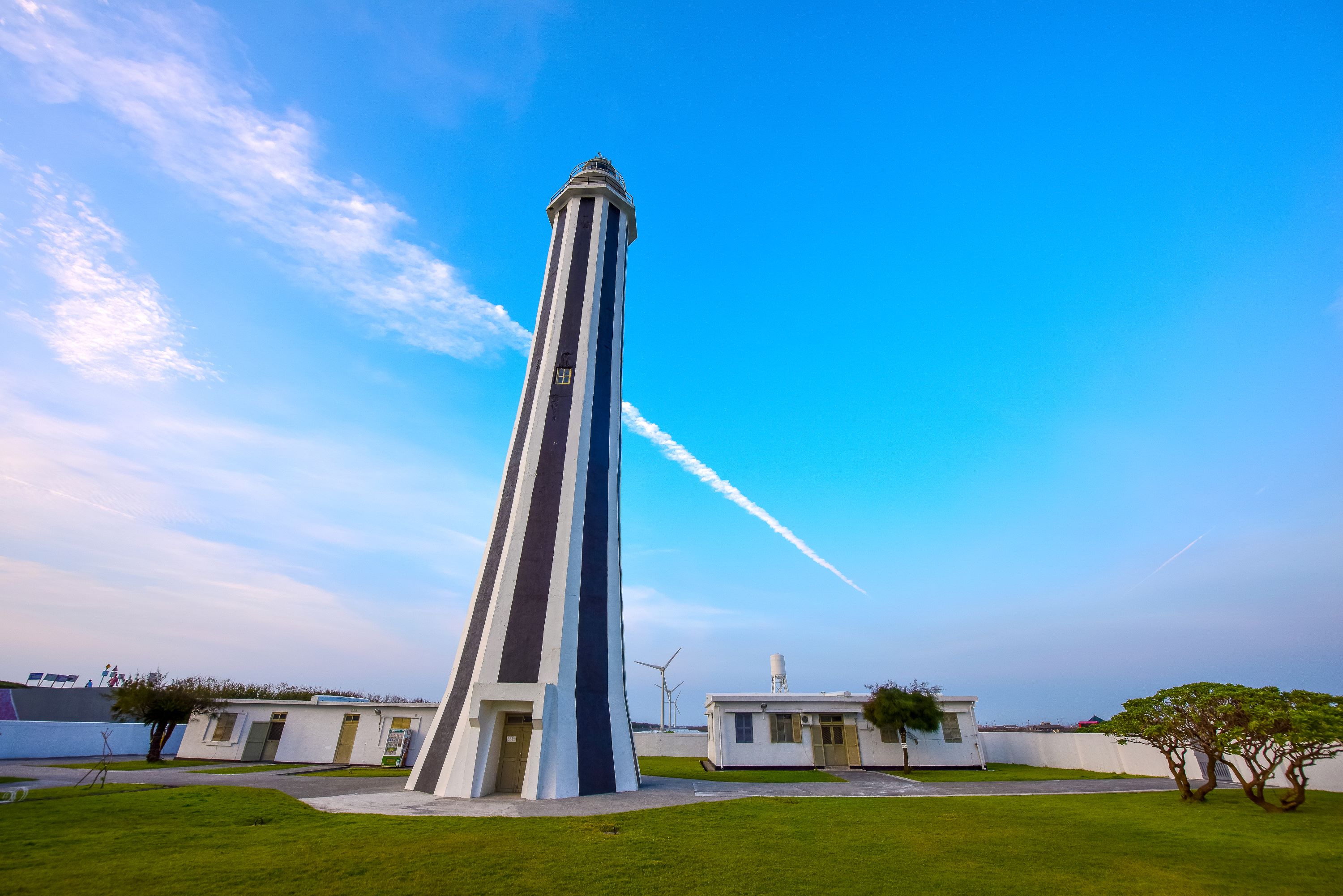 芳苑燈塔、景觀橋