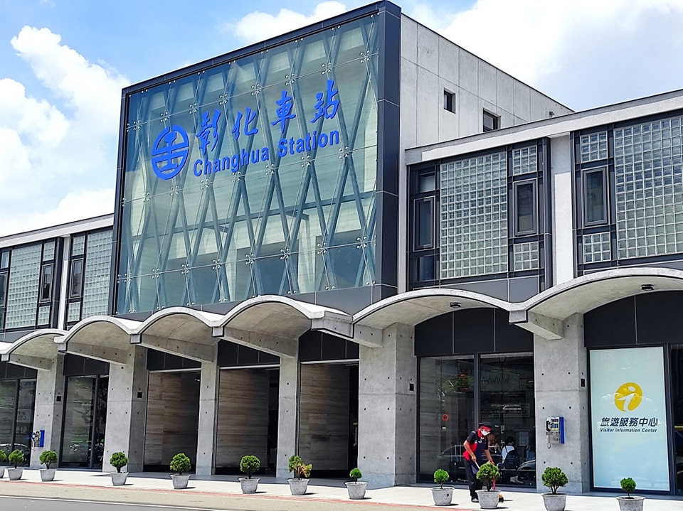 鐵道開場：縣城日常從這裡開始