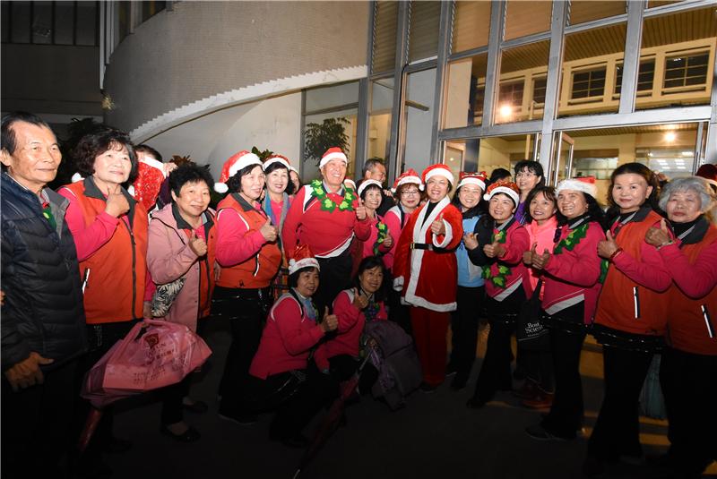 Celebrating Christmas With Joy, the Christmas Tree in the County Government Square to be Lit Up