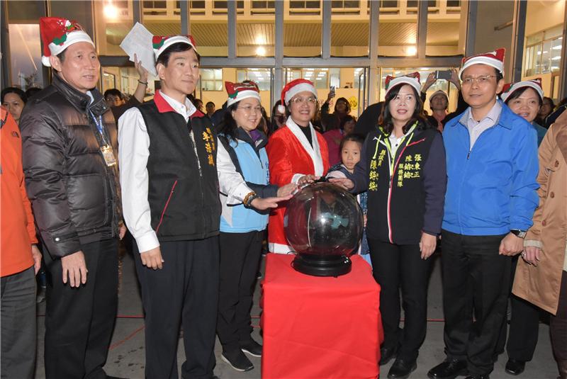 Celebrating Christmas With Joy, the Christmas Tree in the County Government Square to be Lit Up