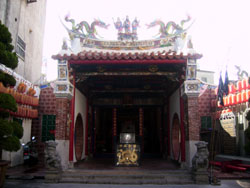 Glamorous Yongan Temple