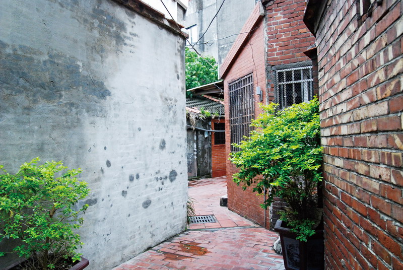 Spectacular Jiuqu Lane-1