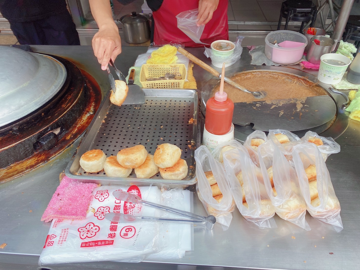 Ershui – Pan-fried Stuffed Buns and Thickened Vermicelli Soup 