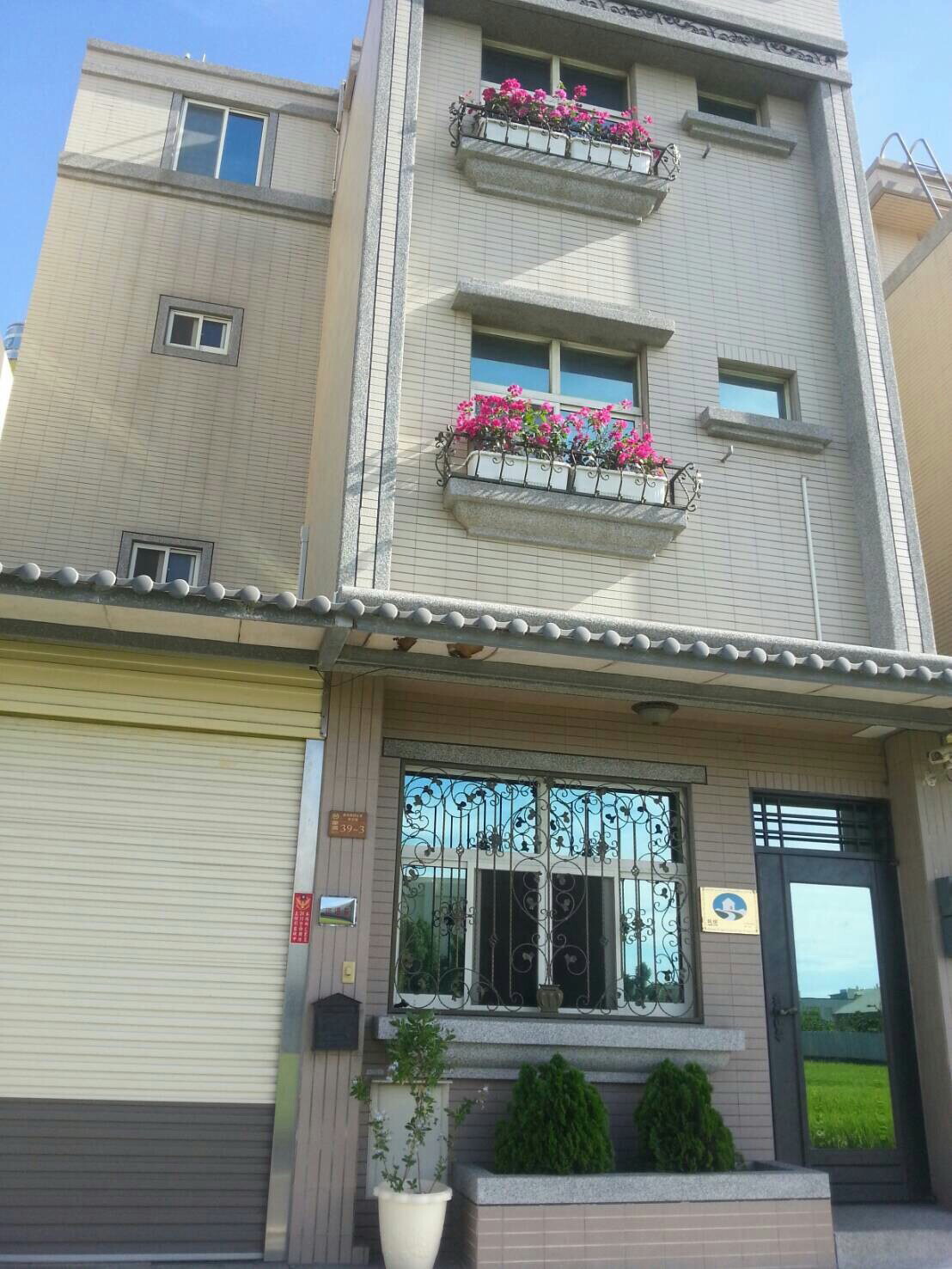 Picturesque Lukang Silver Star Backpackers B&B (Changhua County B&B No. 040)