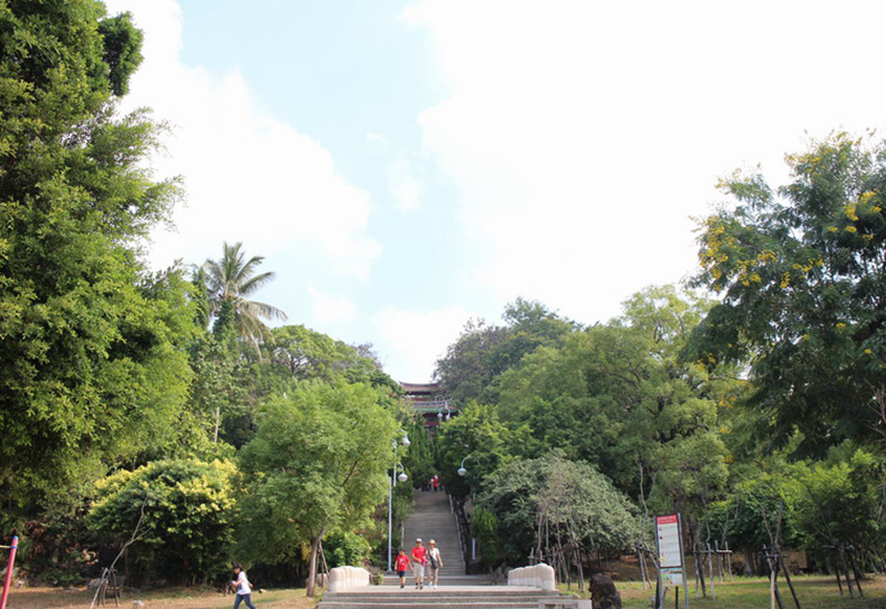 Cloud
watching at Baiquo